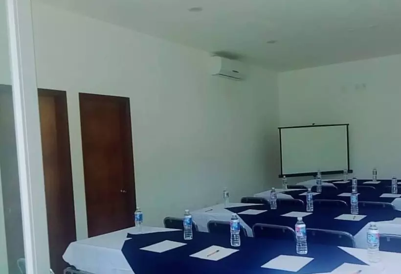 Hotelli Hi Huasteca Inn