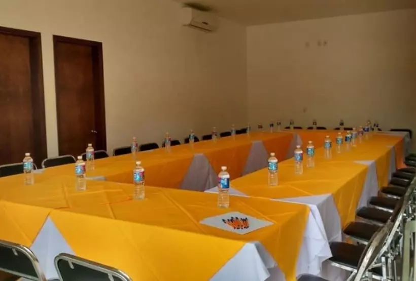 Hotelli Hi Huasteca Inn