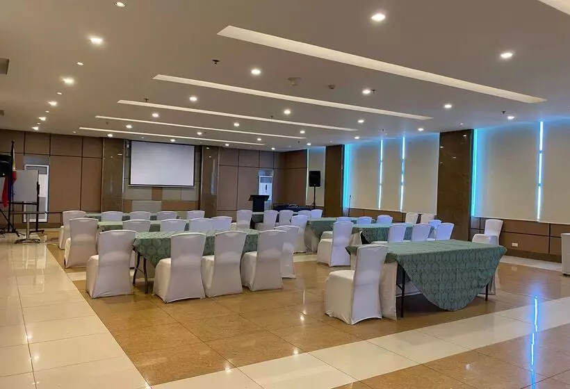 Days Hotel By Wyndham Iloilo