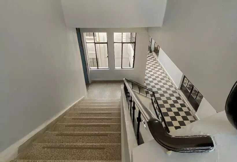 ユースホステル Amigo Suites