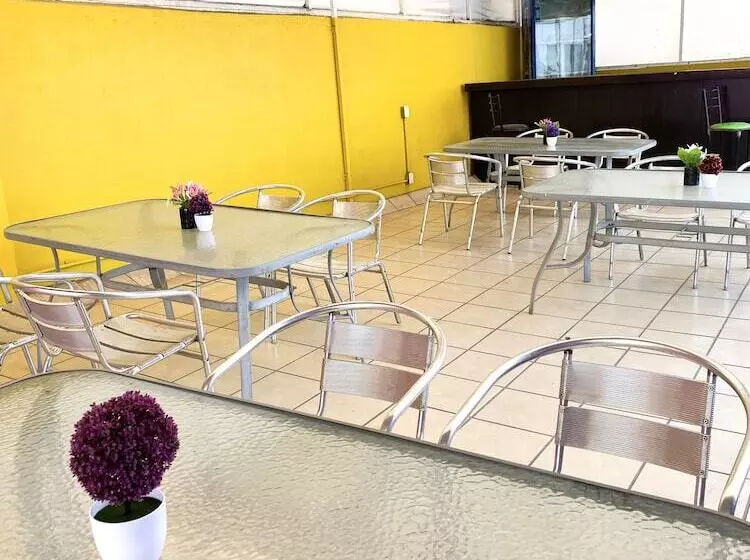 ユースホステル Amigo Suites