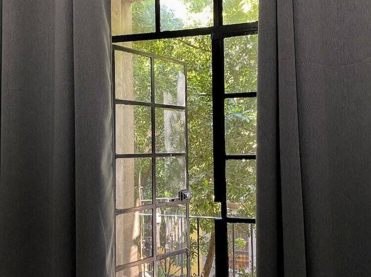 Общежитие Amigo Suites