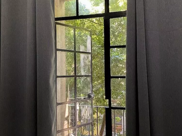 ユースホステル Amigo Suites