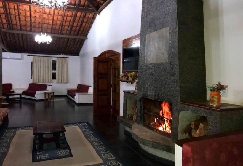 בית מלון כפרי Akropolis