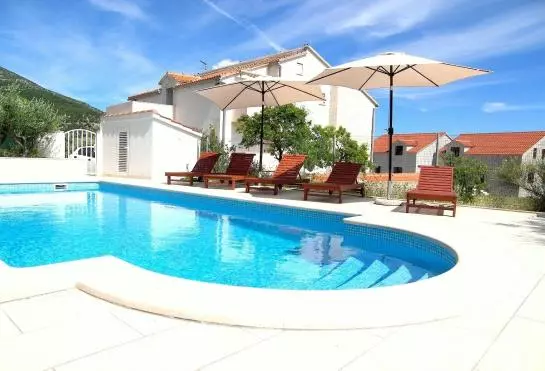 هتل Apartments Henjak Gospojica