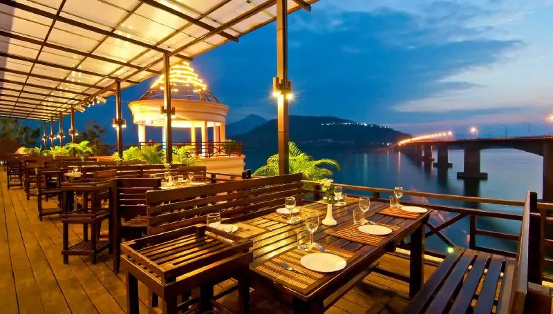 Отель Champasak Grand