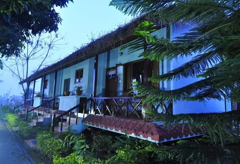 هتل Chitwan Forest Resort , Chitwan National Park