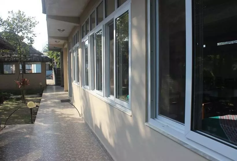 هتل Chitwan Forest Resort , Chitwan National Park