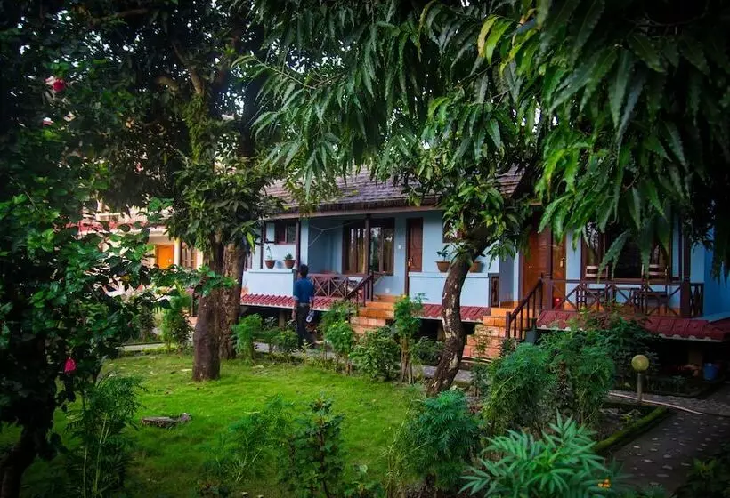 هتل Chitwan Forest Resort , Chitwan National Park