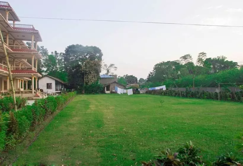 هتل Chitwan Forest Resort , Chitwan National Park