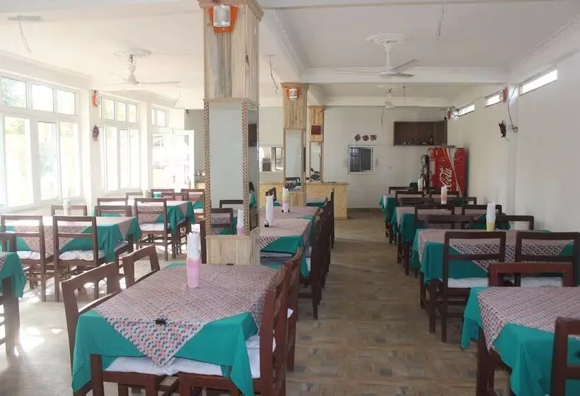 هتل Chitwan Forest Resort , Chitwan National Park