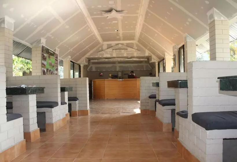 هتل Chitwan Forest Resort , Chitwan National Park