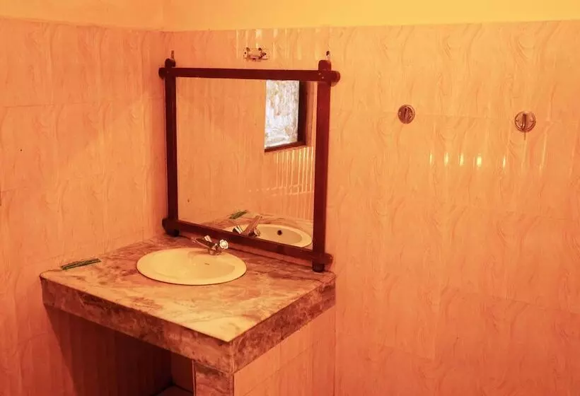 هتل Chitwan Forest Resort , Chitwan National Park