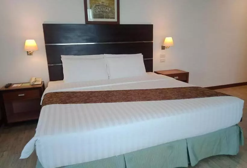 Days Hotel By Wyndham Iloilo