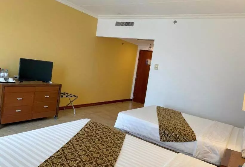 Days Hotel By Wyndham Iloilo