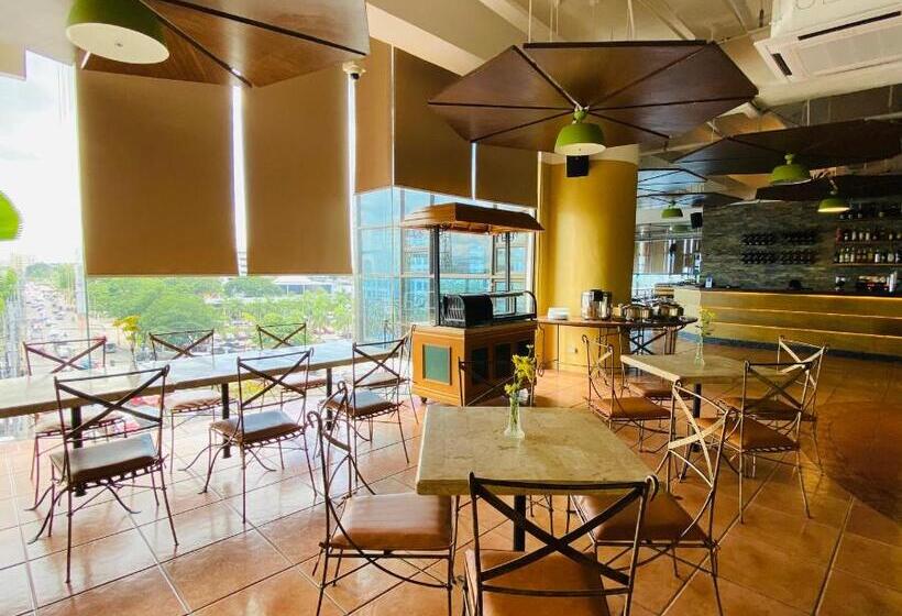 Days Hotel By Wyndham Iloilo