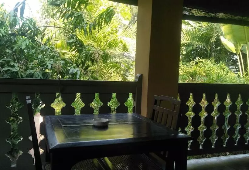 فندق Satri House