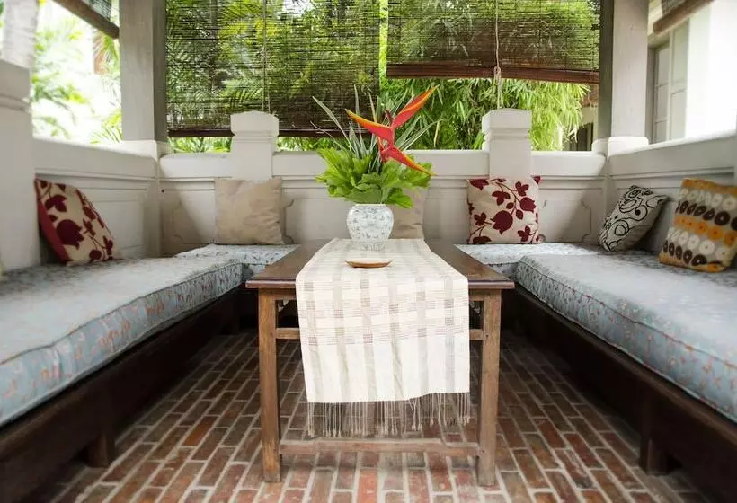 فندق Satri House