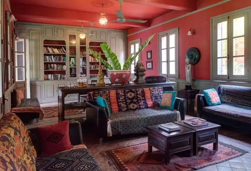 فندق Satri House