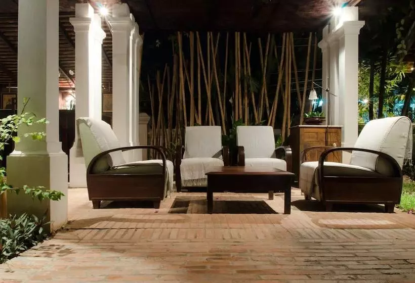 فندق Satri House