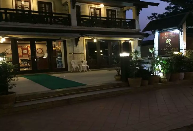 בית מלון כפרי Lao Home