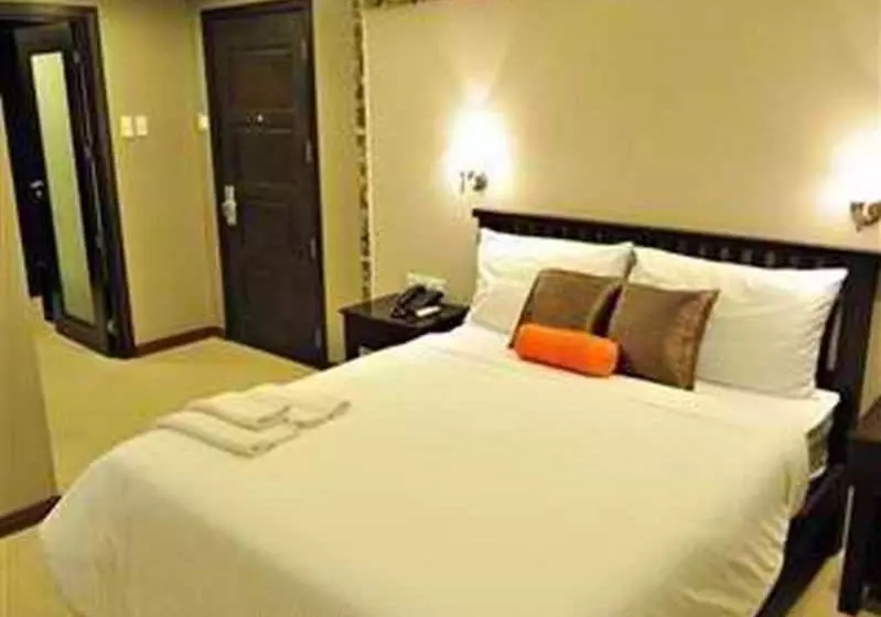 Artina Suites Hotel