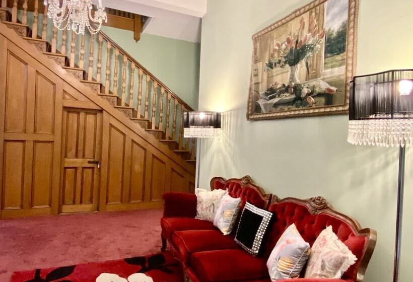 مبيت وإفطار Leura House