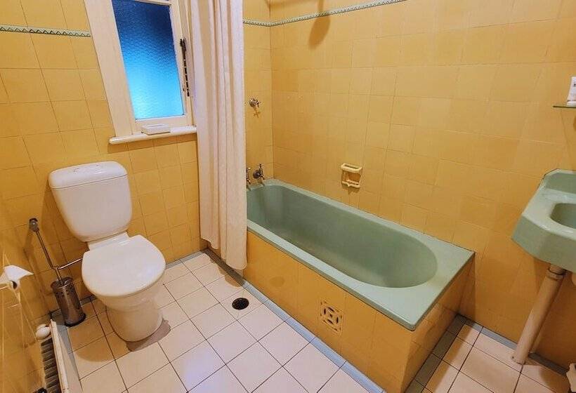 مبيت وإفطار Leura House