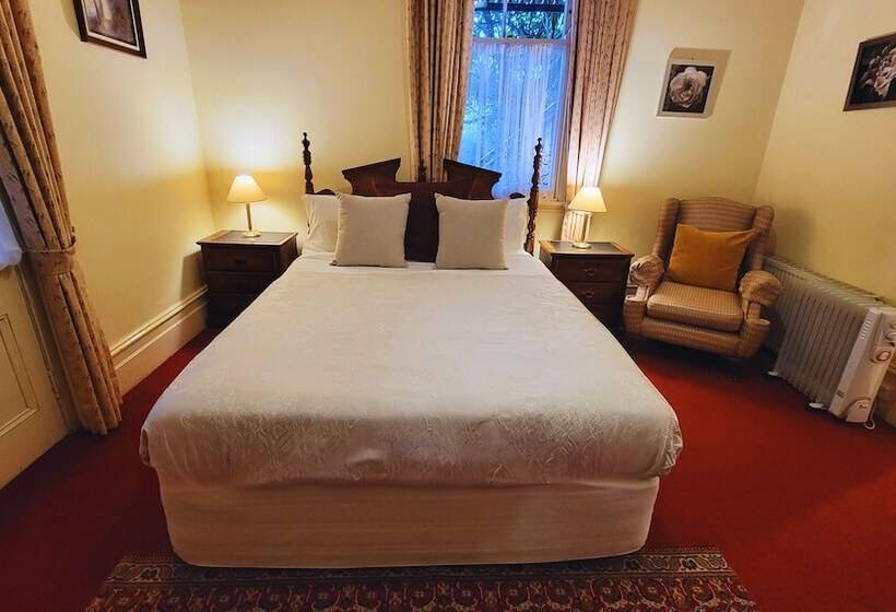 مبيت وإفطار Leura House