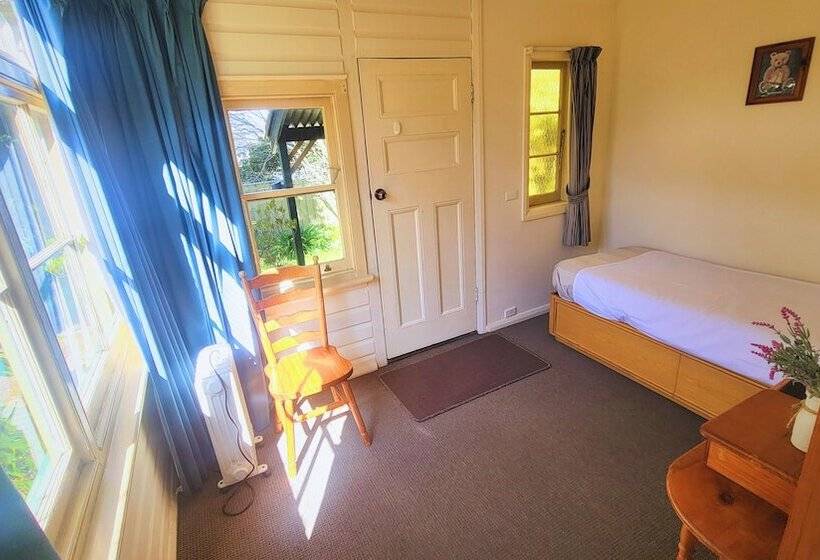 مبيت وإفطار Leura House