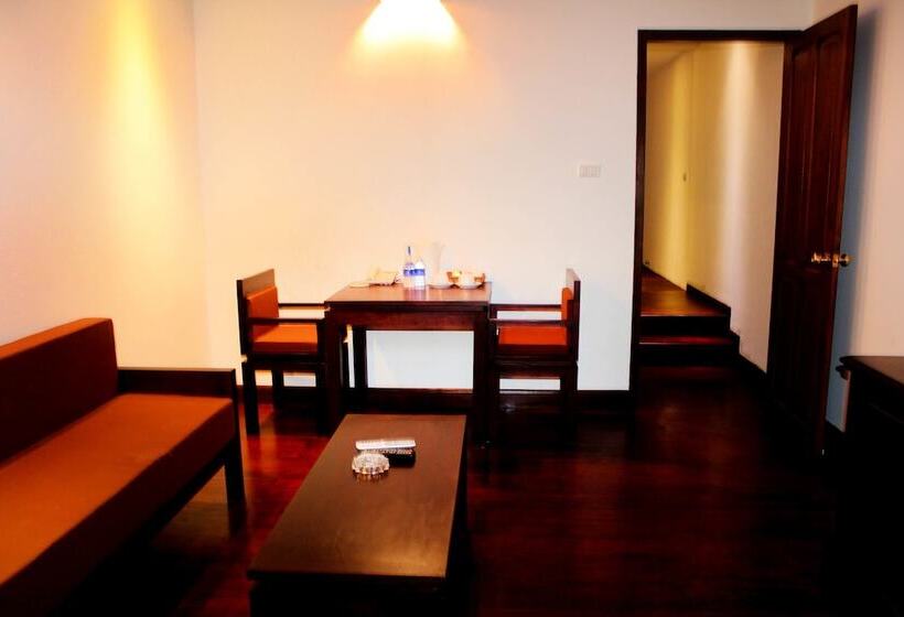 هتل Chitchareune Mouangluang