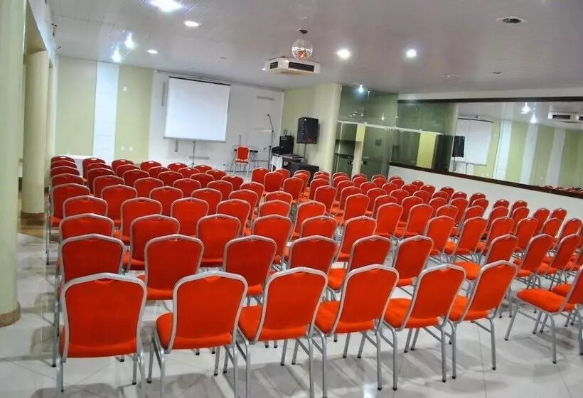 ホテル Itabuna Palace