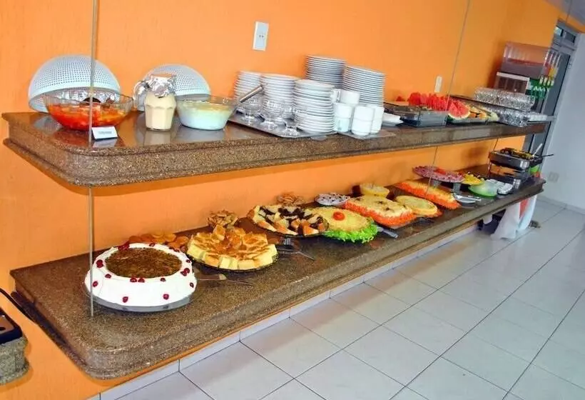 ホテル Itabuna Palace