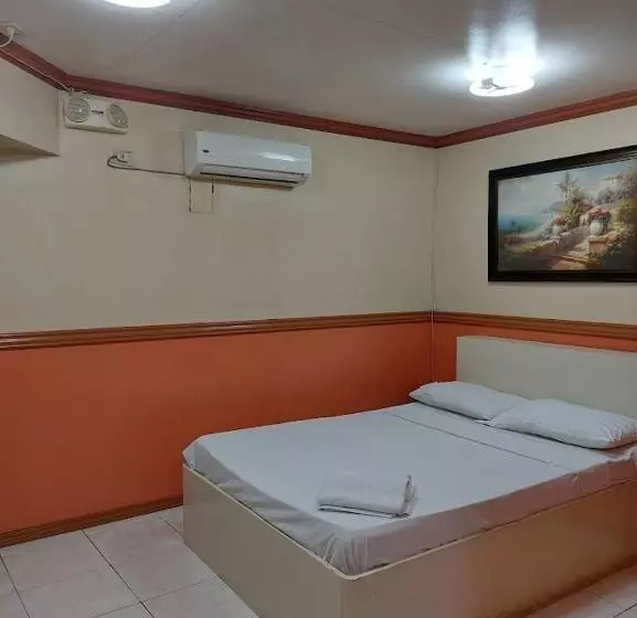 Kokomos Hotel And Restaurant