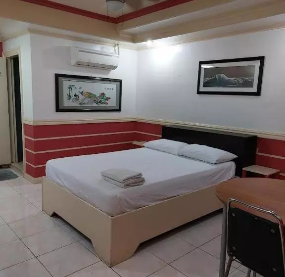 Kokomos Hotel And Restaurant