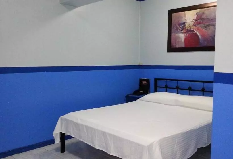 Kokomos Hotel And Restaurant