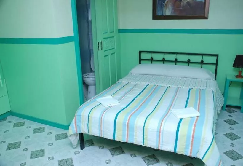 Kokomos Hotel And Restaurant