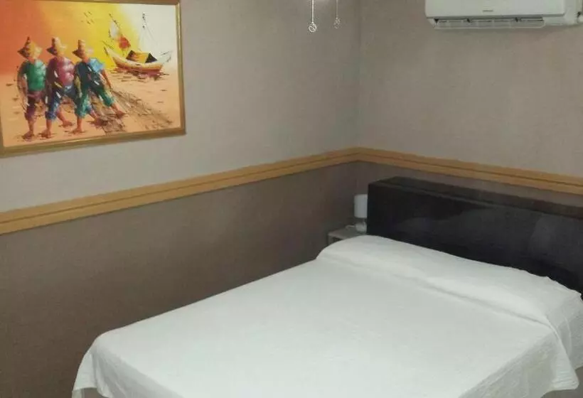 Kokomos Hotel And Restaurant