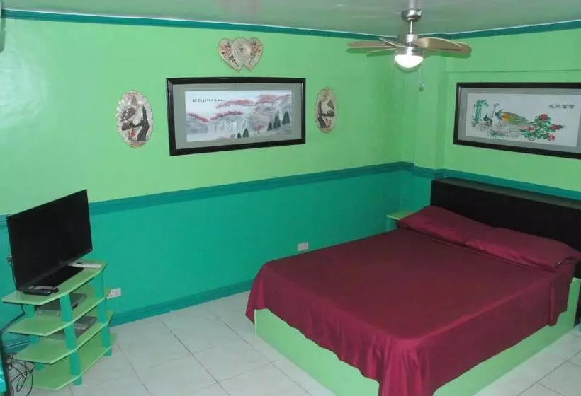 Kokomos Hotel And Restaurant