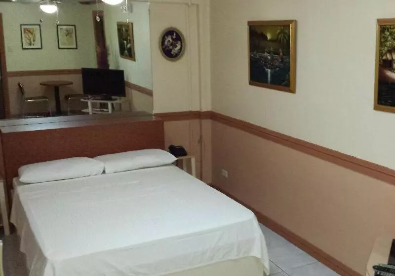 Kokomos Hotel And Restaurant