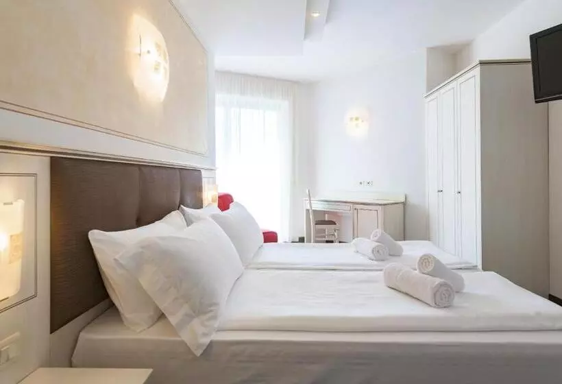 ホテル Sogno Del Benaco