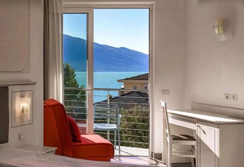 ホテル Sogno Del Benaco