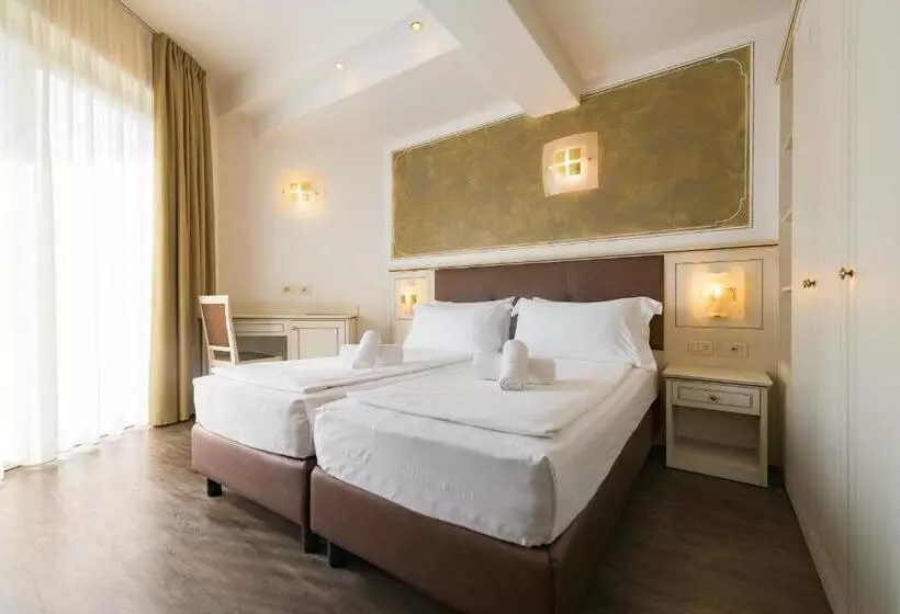 ホテル Sogno Del Benaco