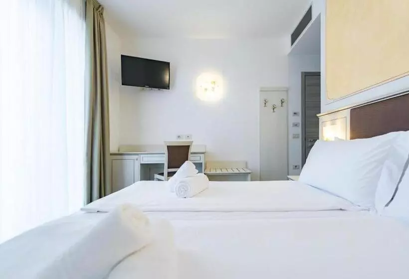 ホテル Sogno Del Benaco