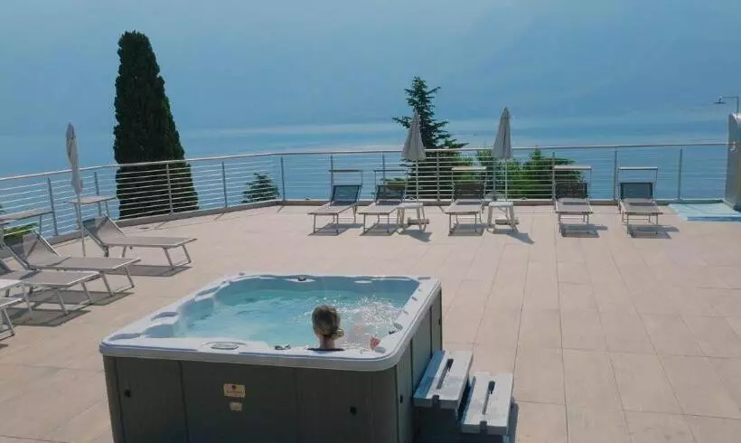 ホテル Sogno Del Benaco