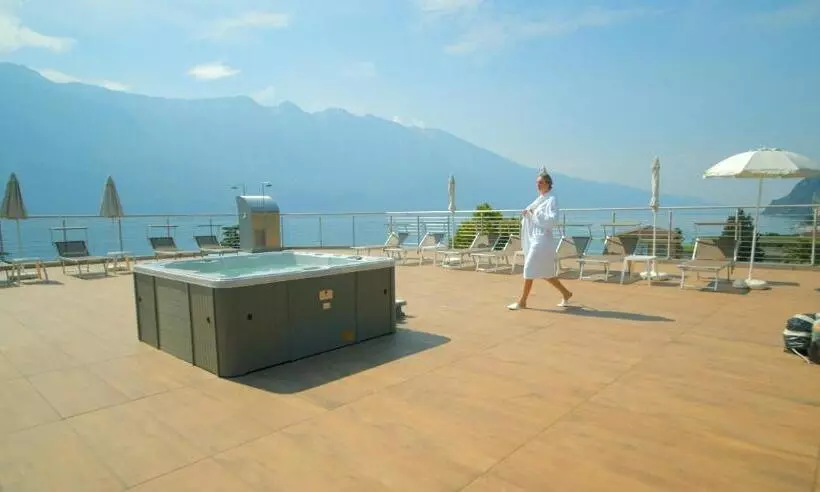 ホテル Sogno Del Benaco