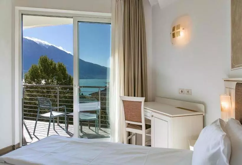 ホテル Sogno Del Benaco