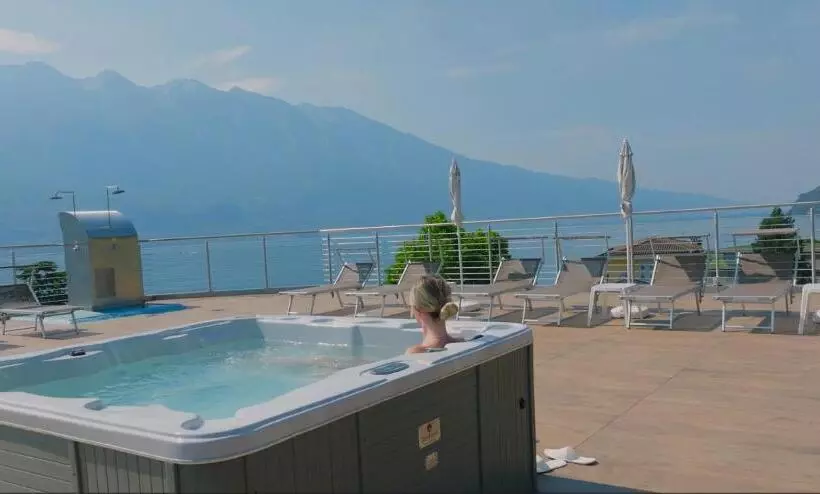 ホテル Sogno Del Benaco