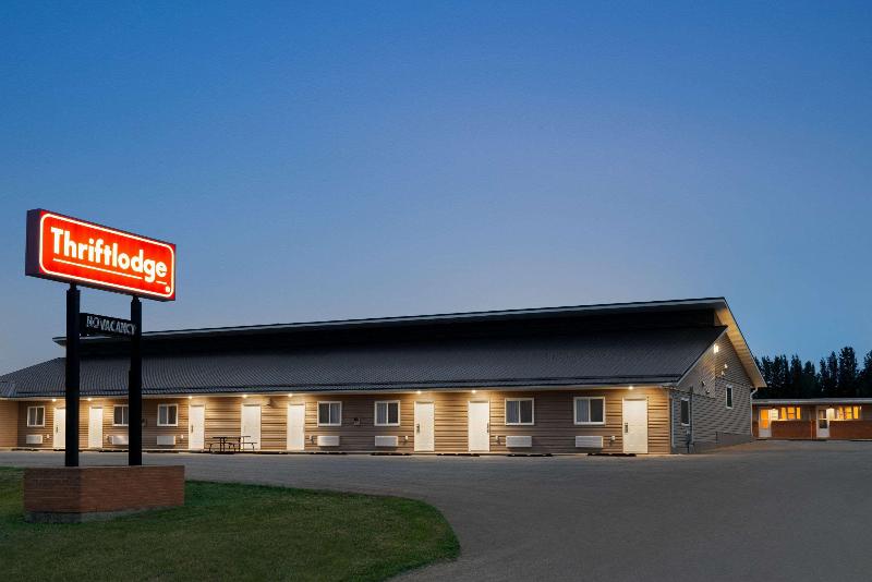 هتل Thriftlodge Moose Jaw