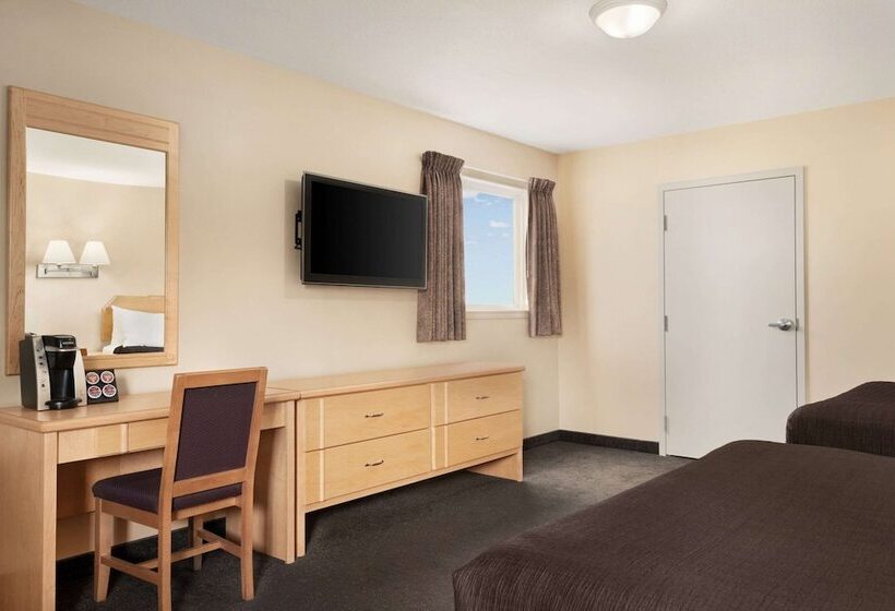 هتل Thriftlodge Moose Jaw